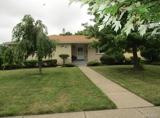 83 Newgate Rd, Amherst, NY 14226