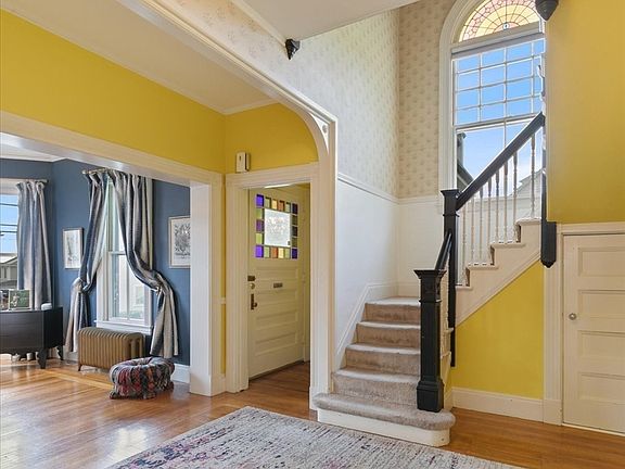 5th image of 44 Hanks St