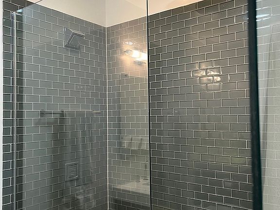 5th image of 1635 W Belmont Ave APT 410