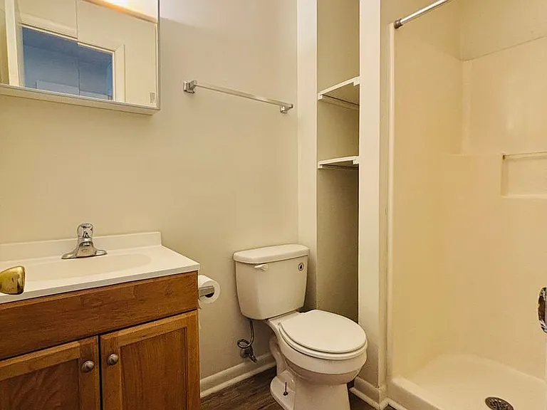 3 Bedroom, 2 Bath Apartment — Photo 20
