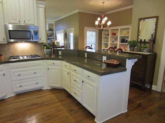2nd image of 202 Saint Charles Pl