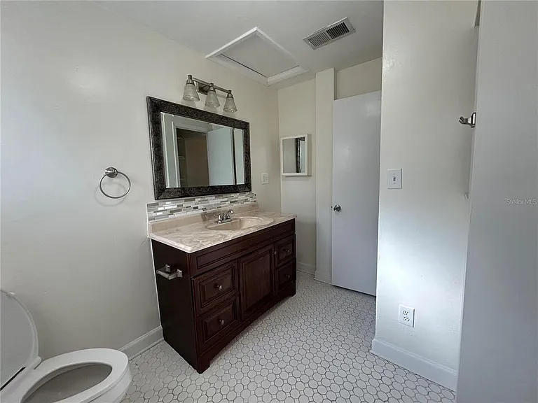 3304 NW 20th St — Photo 22