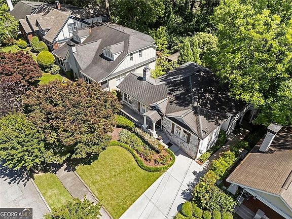 3rd image of 663 Yorkshire Rd NE