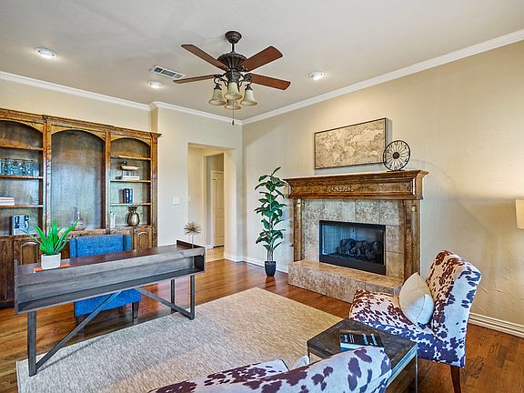 3rd image of 126 N Boyce Ln