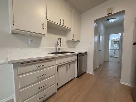 2nd image of 4307 Cedros Ave #4311-2