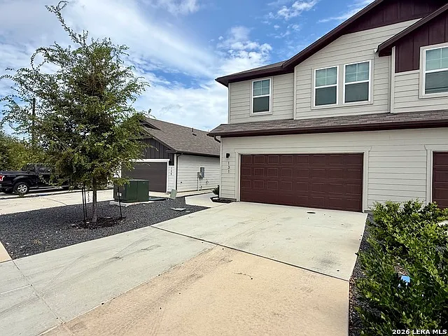 4 bed, 2.5 bath, 3264 sqft, $1,850 — Photo 3