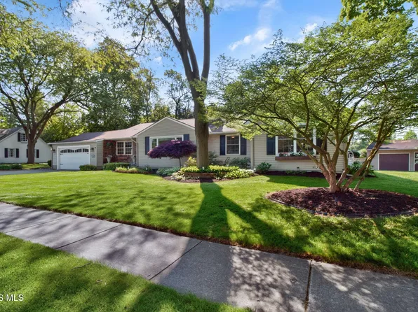 142 Wilkshire Dr, Waterville, OH 43566