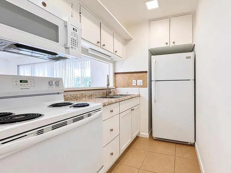 404 Marshall Ct NW #2 — Photo 6