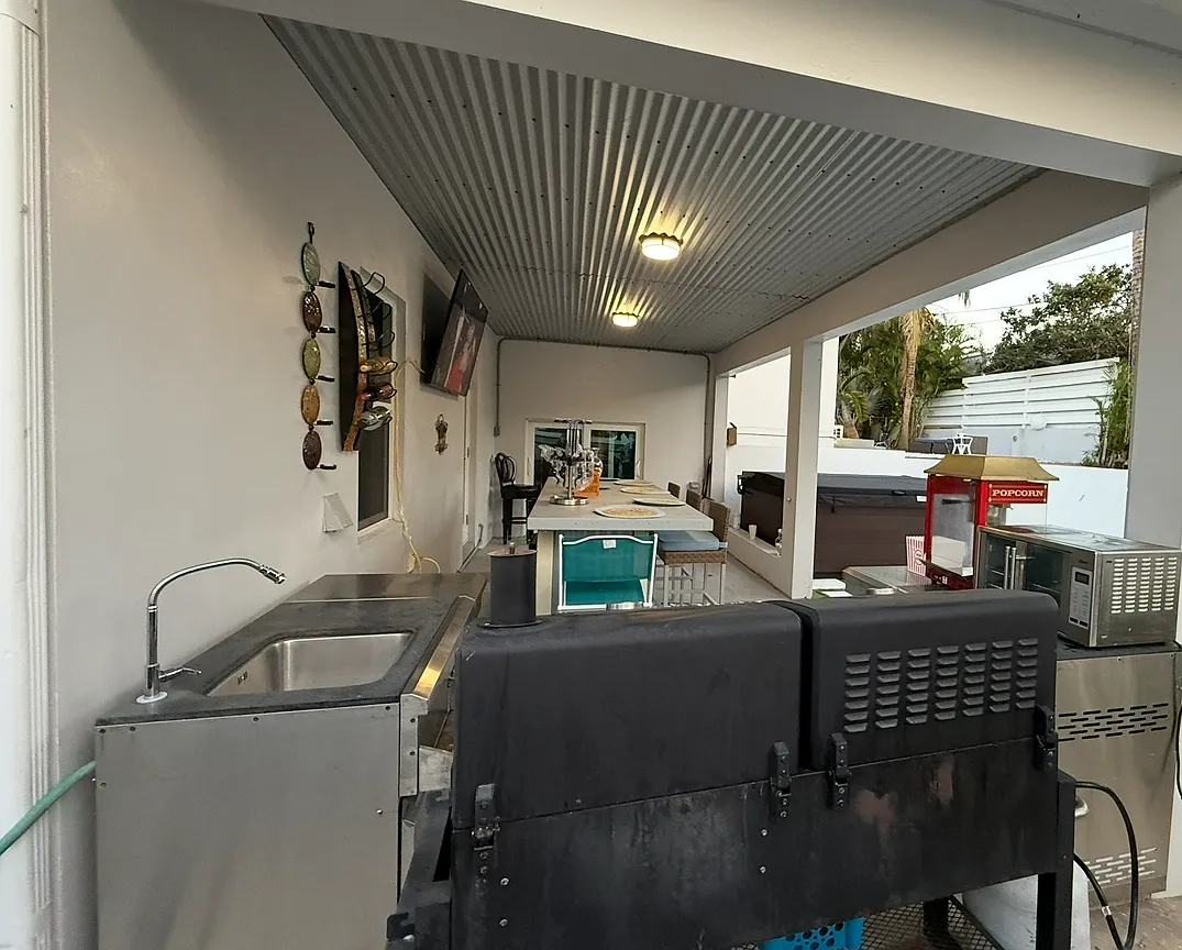 Outdoor Entertaining
Hot Tub, BBQ, Bar, TV and Kitchenette - 2192 Quail Trl