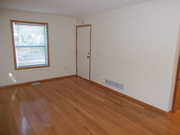 5th image of 1020 Stinson St