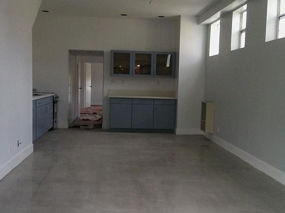 4th image of 678 Westminster Ave APT 2