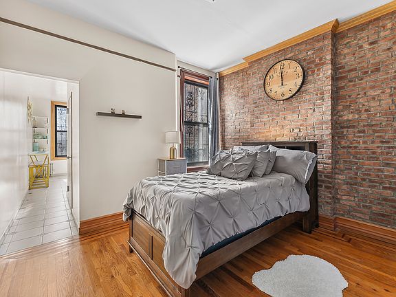 3rd image of 488 Kosciuszko St APT 1R