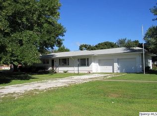 107 E Washington St, Mendon, IL 62351