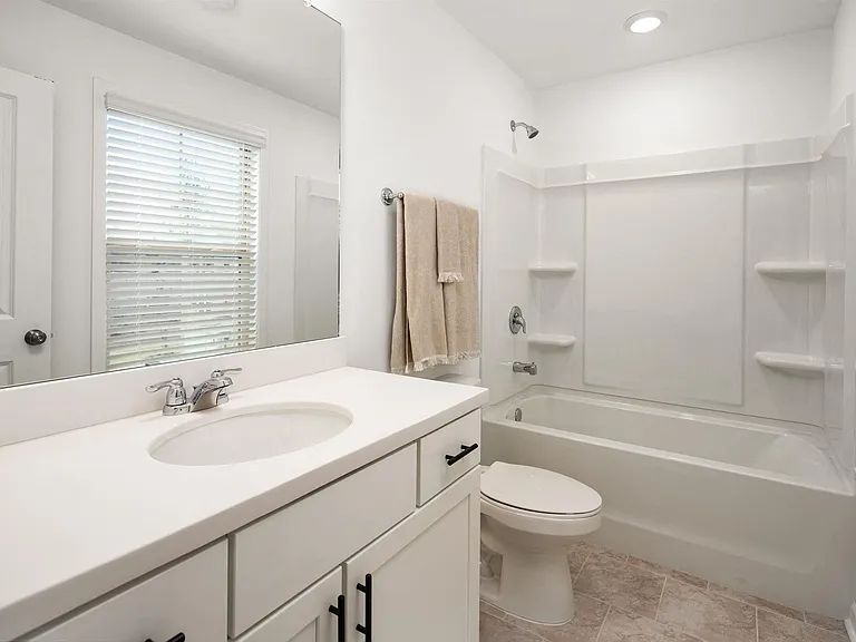 Secondary bathroom with vanity and shower/tub combo