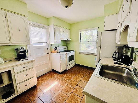 4th image of 1376 Hamilton Rd