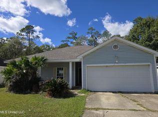 12249 Five Oaks Dr, Gulfport, MS 39503