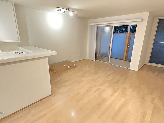 5th image of 362 S Rexford Dr #3