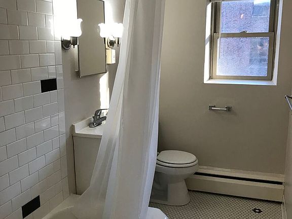 5th image of 2100 Pleasant Ave #204