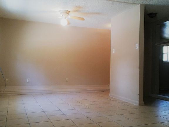 2nd image of 405A W Mimosa Dr