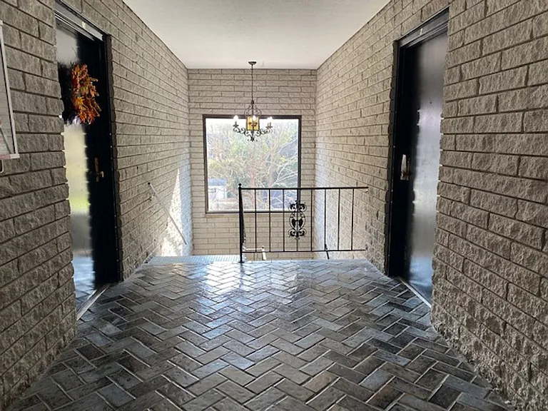 Delta Bend Apartments in Mount Lookout — Photo 12