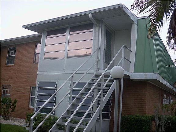 4th image of 22333 Edgewater Dr #B