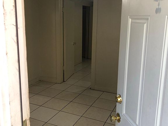 3rd image of 209 Broadmoor Ln #D