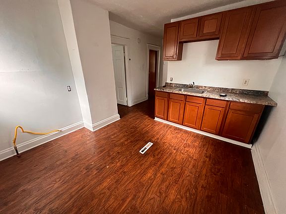 5th image of 2118 Denison Ave Unit 1