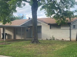 809 NW 16th St, Moore, OK 73160