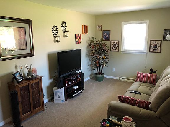 3rd image of 44 N Chestnut St