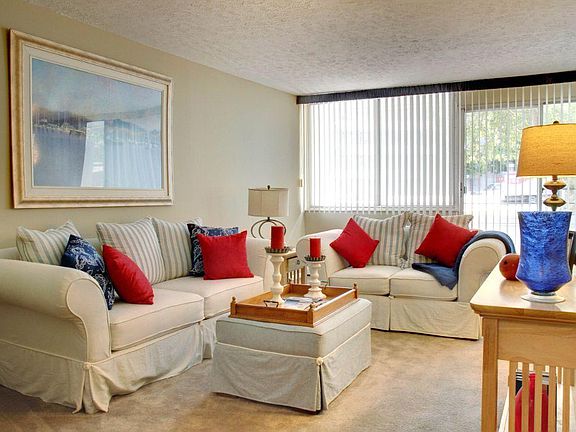 3rd image of 24453 Lakeshore Blvd #1-1009