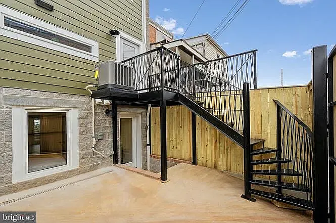 331 W St NE #BASEMENT — Photo 15
