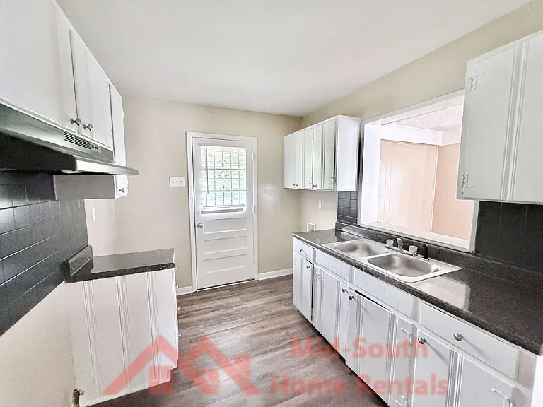 2718 Marlene St — Photo 5