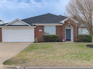 1609 McGarry Ln, Mansfield, TX 76063