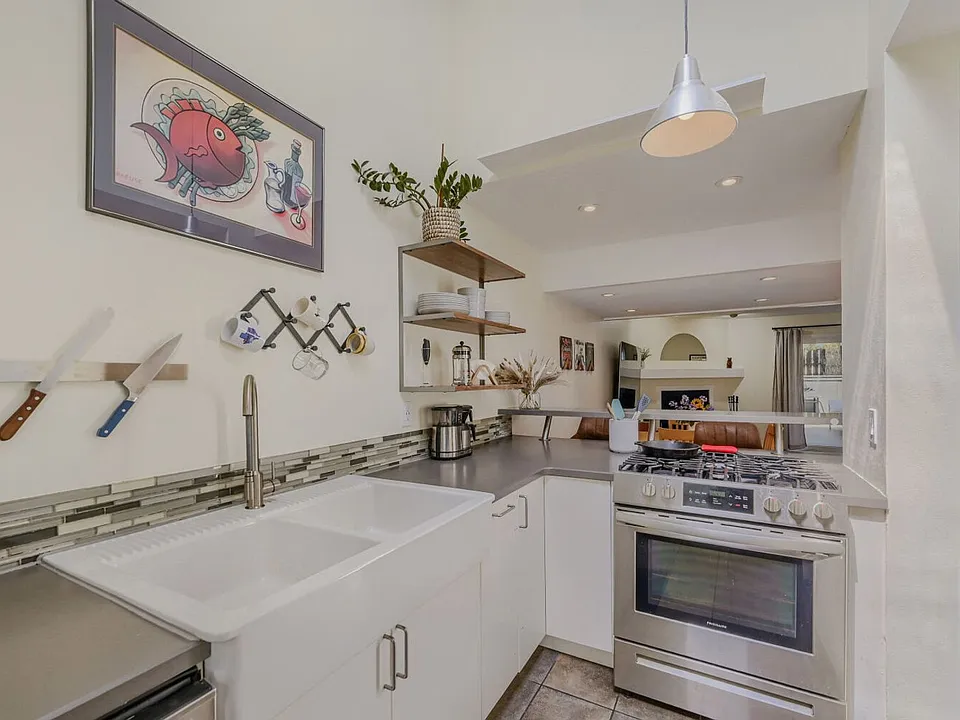 3015 Edison Ct