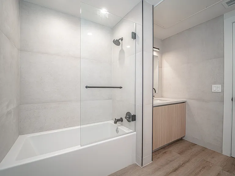 2828 London St #304 — Photo 9