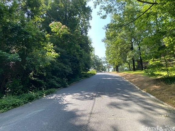 4th image of Woodcrest St
