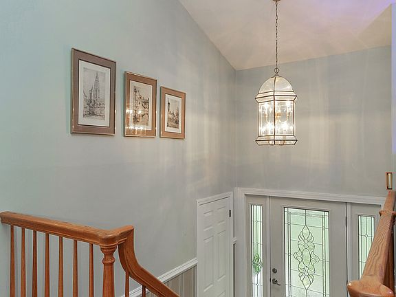 Foyer w/ High Ceiling