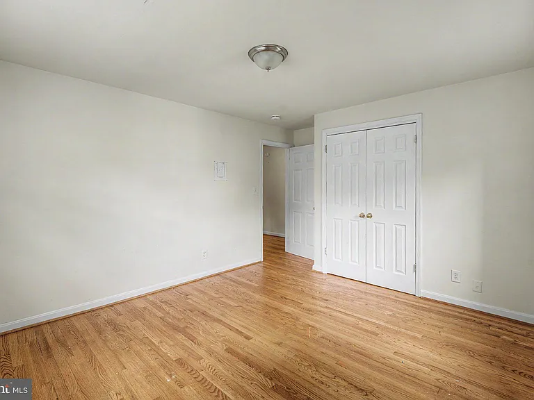 10708 Norman Ave — Photo 9