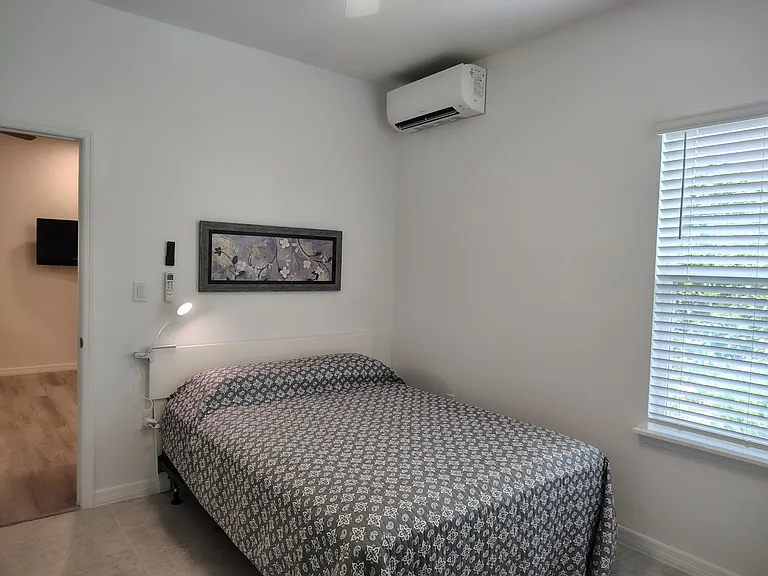 27225 Monroe St — Photo 8