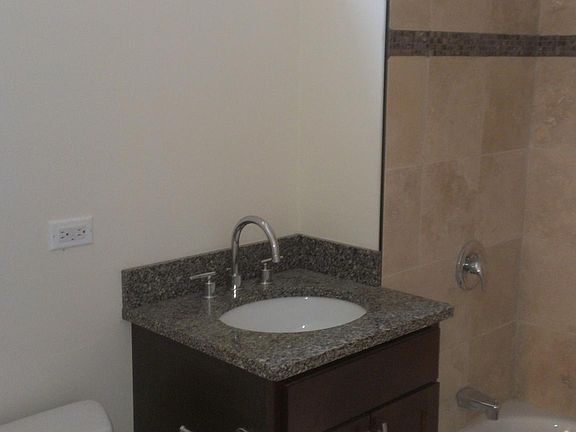 3rd image of 1756 W Montrose Ave #2A