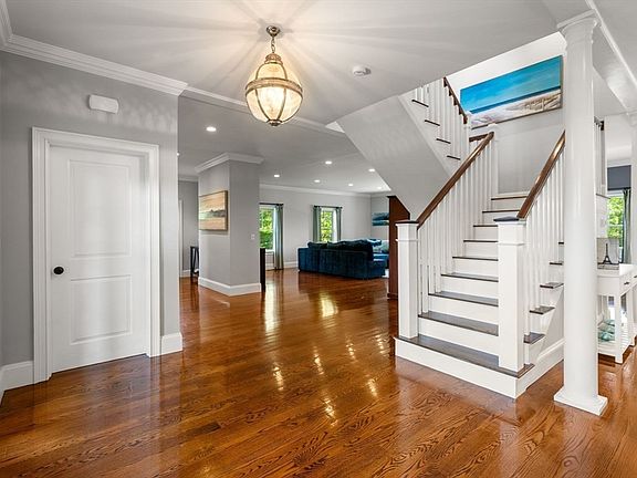 3rd image of 22 Crooked Ln