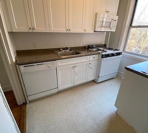 2nd image of 908 Palmer Ave #6