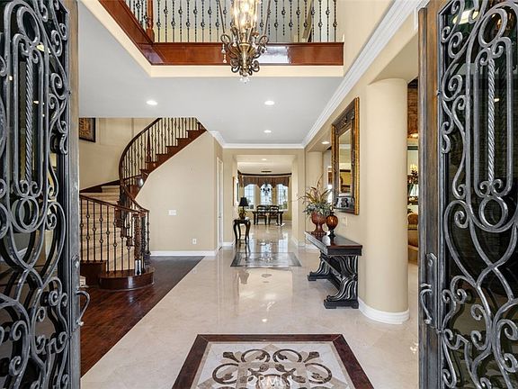 5th image of 1159 S Pointe Premier