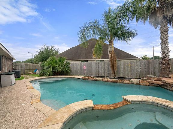 5th image of 2133 Piney Wood Dr