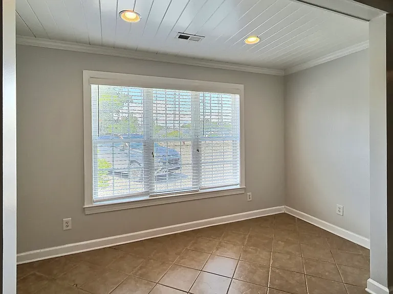 144 N Hines St — Photo 9