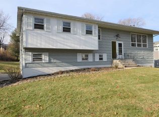 8 Wayne Dr, Poughkeepsie, NY