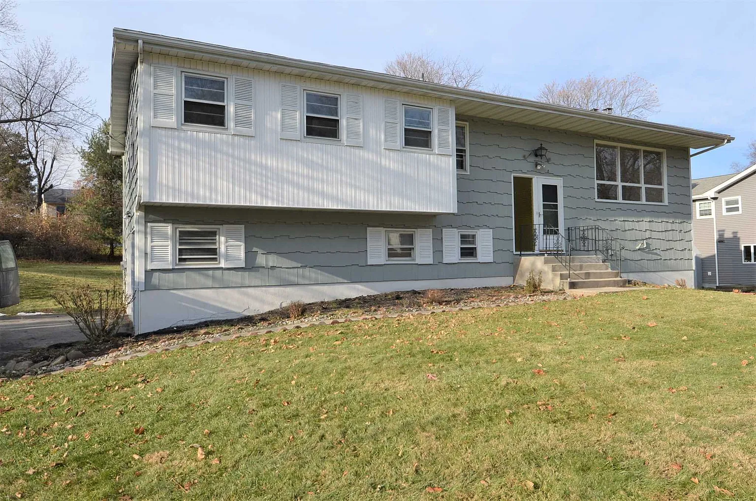 8 Wayne Dr photo 1