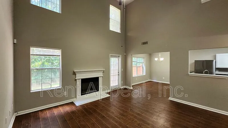 3 bed, 2.0 bath, 1560 sqft, $1,850 — Photo 4