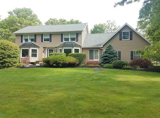 195 Wyndham Dr, Cresco, PA 18326