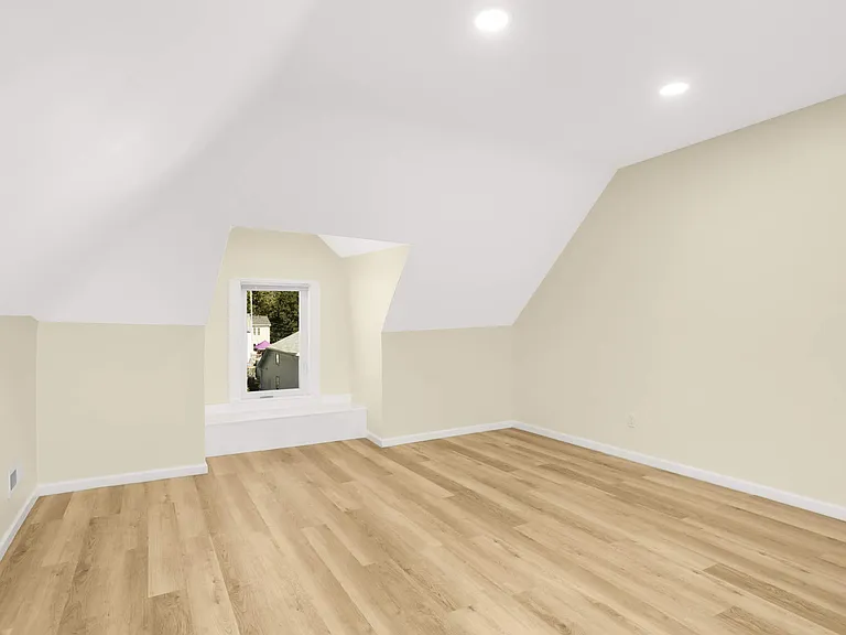 460 Beaumont St — Photo 12